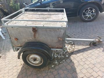 Kleine  aanhangwagen  beschikbaar voor biedingen
