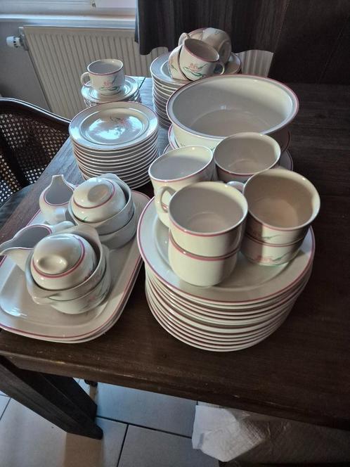 Service de table 6 personnes décor fleur rose, Huis en Inrichting, Keuken | Servies, Nieuw, Compleet servies, Overige stijlen