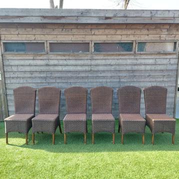 6 loom stoelen  beschikbaar voor biedingen
