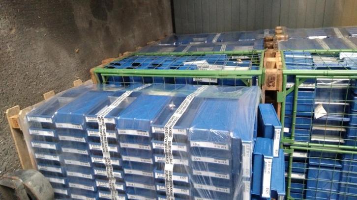 magazijnbakjes per palette, Zakelijke goederen, Kantoor en Winkelinrichting | Winkel en Inventaris, Ophalen