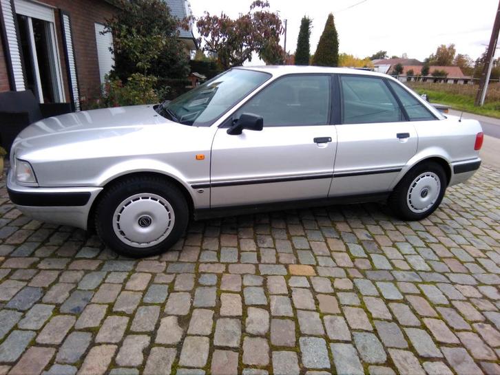 Oldtimer Audi 80, Auto's, Oldtimers, Particulier, Audi, Benzine, Stadsauto, 4 deurs, Zilver of Grijs, Grijs, Stof, Ophalen