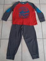 Rood/grijze pyama met blauwe accenten maat 110 of 5 jaar, Ophalen, Zo goed als nieuw, Jongen, Nacht- of Onderkleding