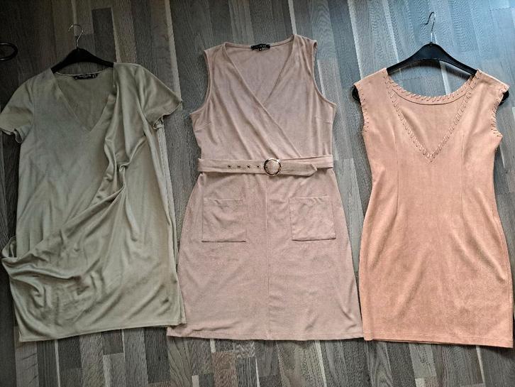 Jurken in suèdine, mt S en M, 3 verschillende jurken, Kleding | Dames, Jurken, Zo goed als nieuw, Maat 38/40 (M), Bruin, Boven de knie
