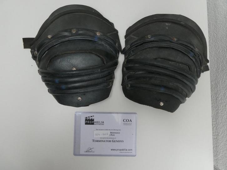Terminator Genisys props shoulder pads (2 pieces), Verzamelen, Film en Tv, Gebruikt, Film, Ophalen of Verzenden