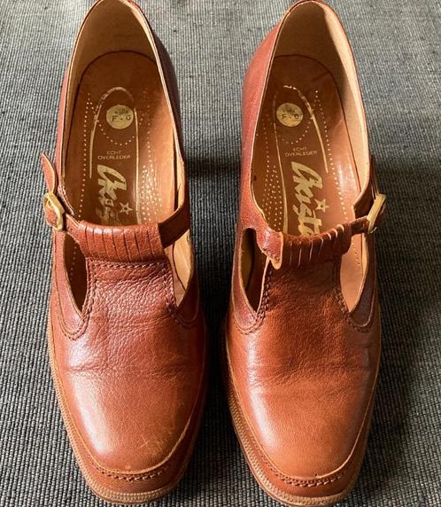 mooie bruine vintage schoenen, Kleding | Dames, Schoenen, Gedragen, Schoenen met hoge hakken, Bruin, Ophalen of Verzenden