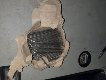 nagels platte kop beschikbaar voor biedingen