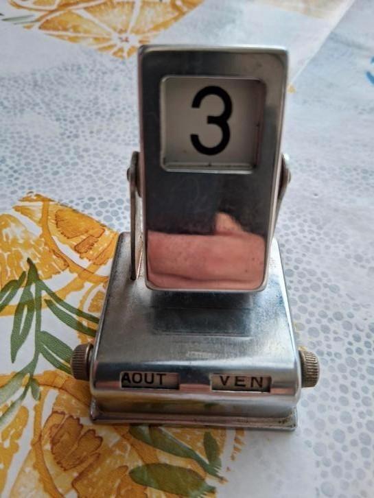 Vintage kalender chroom, Antiek en Kunst, Curiosa en Brocante, Ophalen