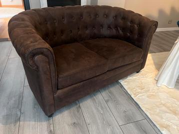 2-zit zetel in stof chesterfieldmodel nieuwstaat beschikbaar voor biedingen