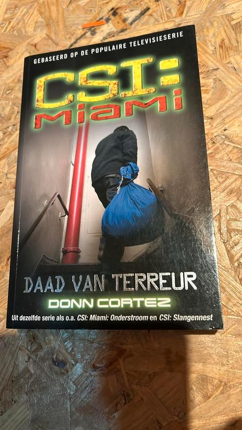 D. Cortez - CSI: Miami: Daad van terreur, Livres, Thrillers, Comme neuf, Enlèvement ou Envoi