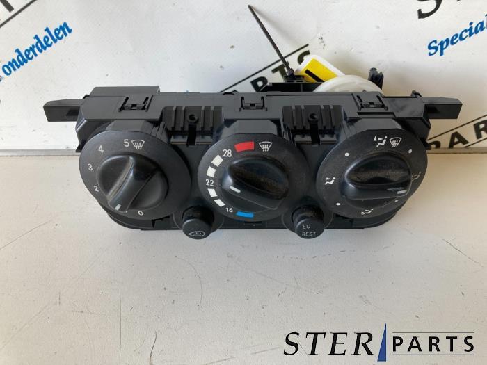 Panneau de commandes chauffage d'un Mercedes Vaneo, Autos : Pièces & Accessoires, Tableau de bord & Interrupteurs, Mercedes-Benz
