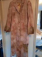 Prachtige lange mantel in daim, Maat 38/40 (M), Beige, Ophalen of Verzenden, Zo goed als nieuw