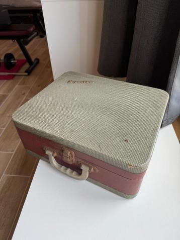 Oude platenspeler beschikbaar voor biedingen