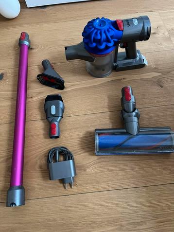 Dyson v7 stofzuiger beschikbaar voor biedingen