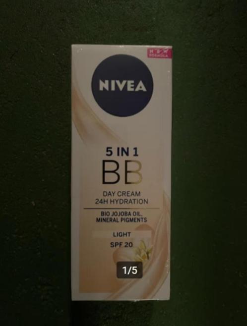 Nivea - 5IN1 BB Dagcrème light - SPF20, Handtassen en Accessoires, Uiterlijk | Gezichtsverzorging, Nieuw, Verzorging, Ophalen of Verzenden