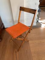 Oude kleine opvouwbare stoel