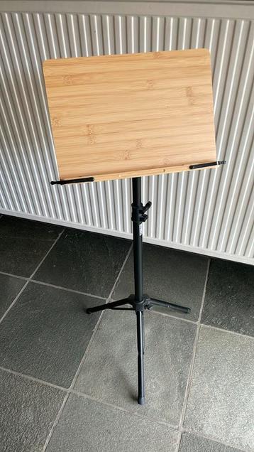 Muziekstandaard voor o.a. gitaar beschikbaar voor biedingen