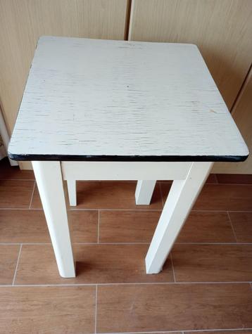 Bartafel rustiek bijzettafel beschikbaar voor biedingen