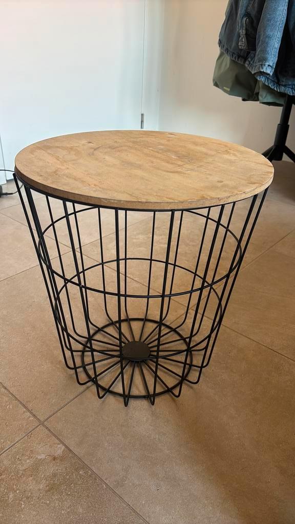 Bijzettafel zwart metaal met houten blad, Huis en Inrichting, Tafels | Bijzettafels, Gebruikt, Rond, Ophalen