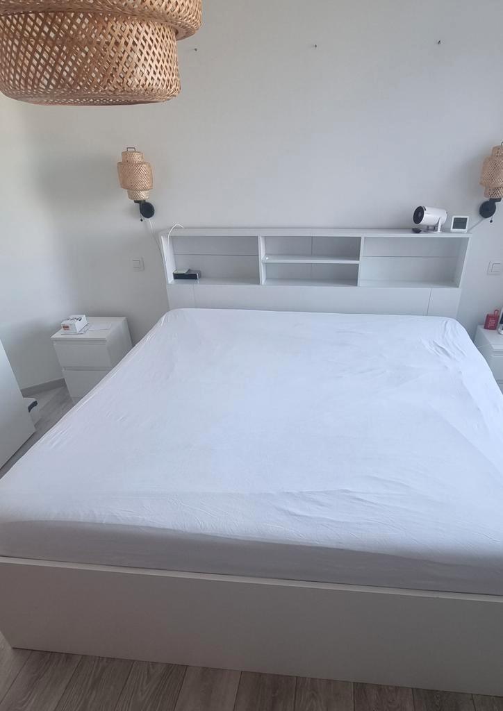 Chambre complet (lit, sommier, chevet, tête de lit), Huis en Inrichting, Slaapkamer | Complete slaapkamers, Zo goed als nieuw