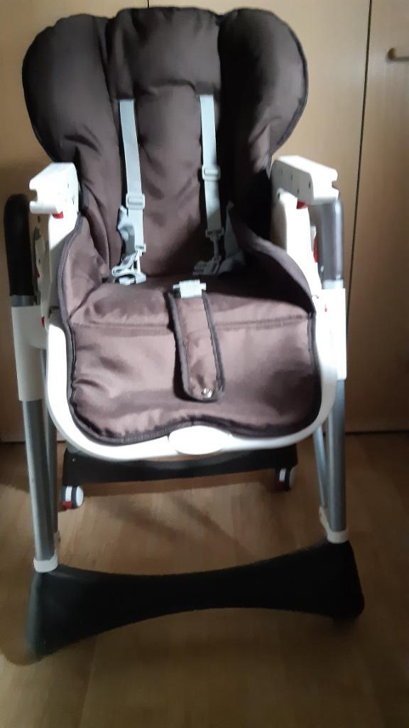 Hoge veilige Kinderstoel kleur bruin en wit, Kinderen en Baby's, Kinderstoelen, Zo goed als nieuw, Meegroeistoel, Aanschuifbaar