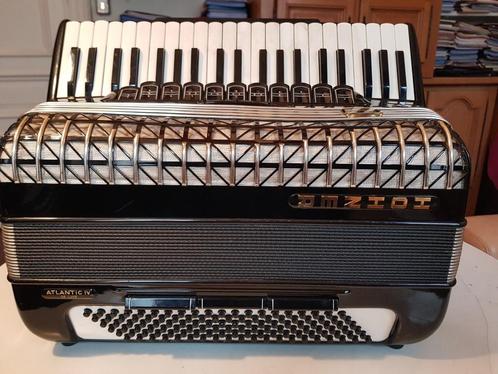 Chromatische accordeon - pianotoetsen, Muziek en Instrumenten, Accordeons, Gebruikt, 120-bas, Hohner, Met koffer, Met riemen, Ophalen