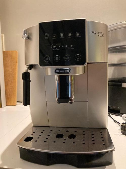 Koffie apparaat Delonghi Magnifica Start, Elektronische apparatuur, Koffiezetapparaten, Gebruikt, Gemalen koffie, Koffiebonen
