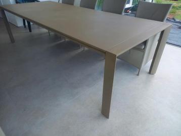 Design tuintafel JATI KEBON 280x110 aluminium
Nieuwstaat! beschikbaar voor biedingen