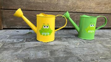 2 kindergieters 12 cm hoog beschikbaar voor biedingen
