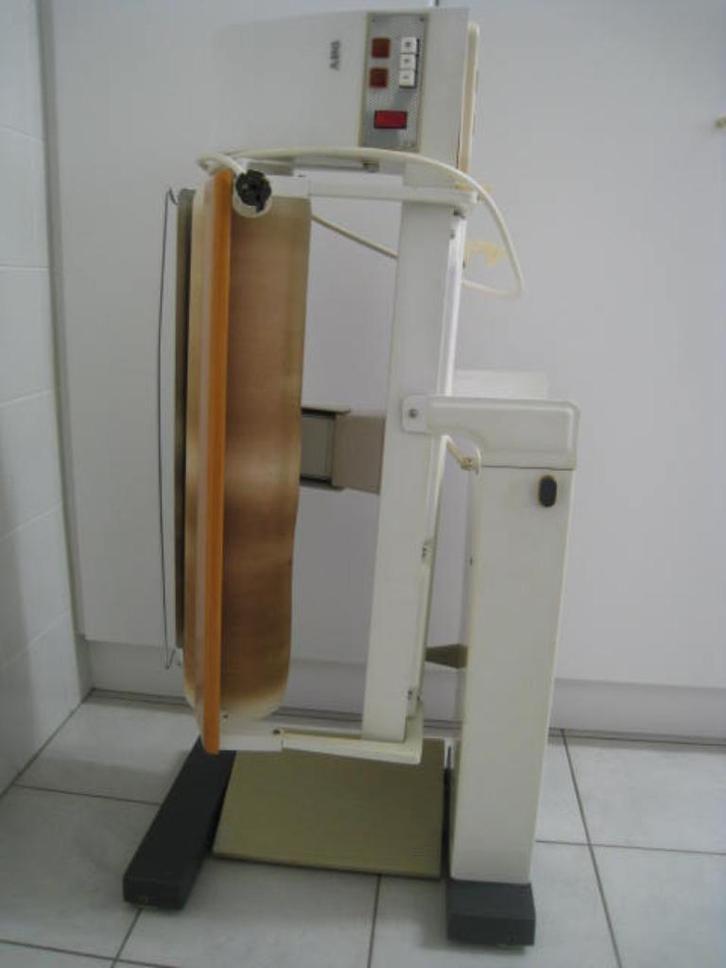 Strijkrol AEG, 3 standen, voetbediening, in perfekte staat !, Elektronische apparatuur, Strijkijzers en Strijkplanken, Ophalen