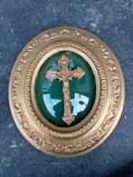 Crucifix dans un cadre ovale, verre convexe, Enlèvement ou Envoi, Comme neuf