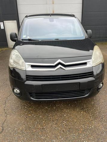 Citroen berlingo, airco, 3 zit, trekhaak, Auto's, Bestelwagens en Lichte vracht, Voorwielaandrijving, Stof, Citroën, Zwart