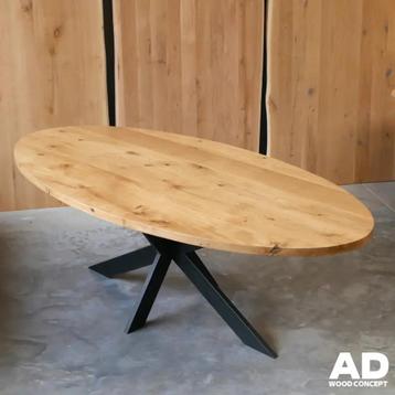Tafels van massief eikenhout beschikbaar voor biedingen