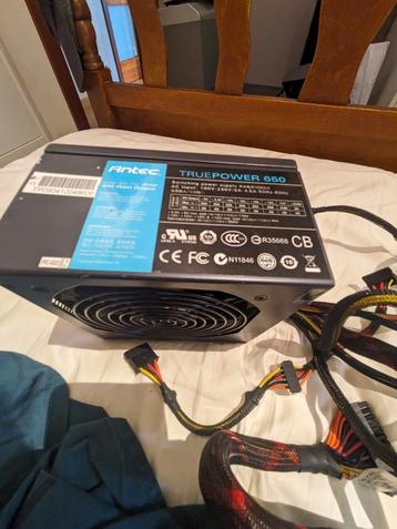 Oude PSU Semi-Modular 650W beschikbaar voor biedingen