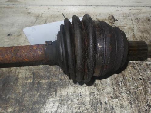 Aandrijfas links-voor van een Volkswagen Golf, Auto-onderdelen, Remmen en Aandrijving, Volkswagen, Gebruikt, 3 maanden garantie