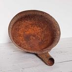 Duitse helm na de oorlog omgevormd tot een purainschep, Ophalen of Verzenden, Overige soorten