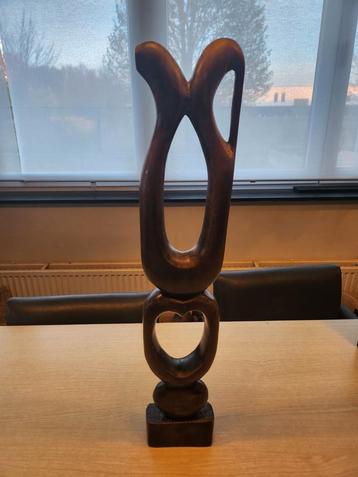 Abstract Afrikaans houten beeld beschikbaar voor biedingen