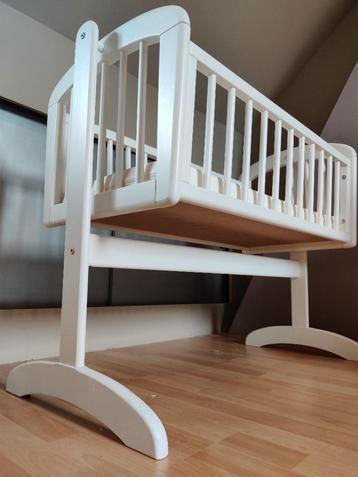 Mooie Houten Wieg – Inclusief Matras – Wiegend & Vast Te Geb beschikbaar voor biedingen