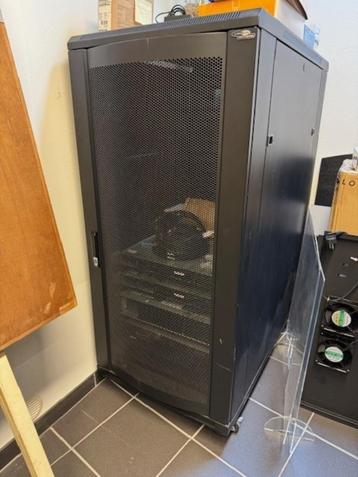 Serverkast, Enlèvement, Comme neuf, Perforé