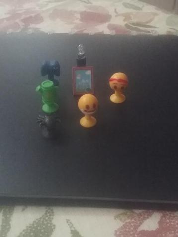 7 emoji aldi figuurtjes in goede staat met doosje  beschikbaar voor biedingen