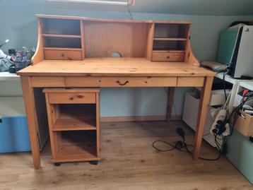 Ikea bureau met afzonderlijk kastje. Ideaal voor kot. beschikbaar voor biedingen