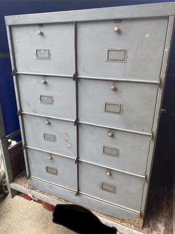 Vend armoire casiers en métal d’époque beschikbaar voor biedingen