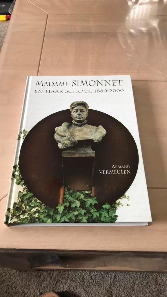 Sint Martens Latem school Madame Simonnet 1880-2000, Boeken, Kookboeken, Nieuw, Ophalen of Verzenden