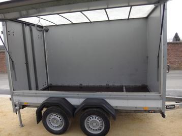 Bestelwagen met luifel beschikbaar voor biedingen