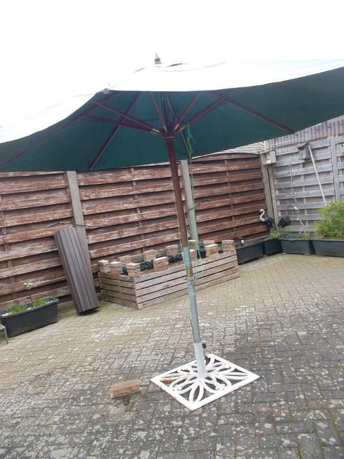 parasol met voet,,koopje,,,, Tuin en Terras, Parasols, Gebruikt, Stokparasol, 2 tot 3 meter, Verstelbaar, Waterdicht, Ophalen