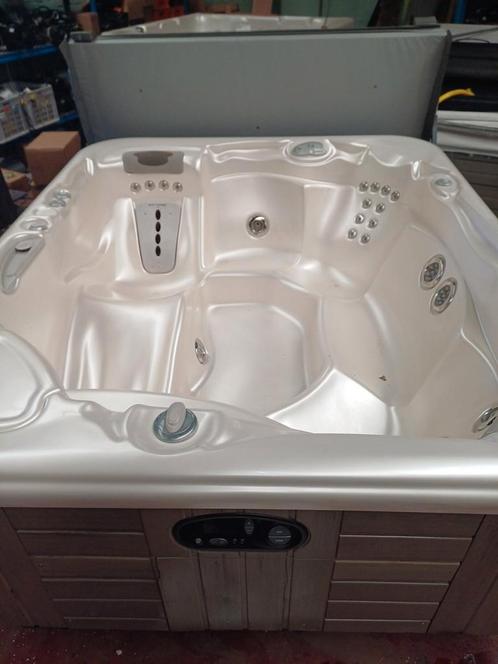 Jacuzzi. Hot spring electris zuinig, Tuin en Terras, Zwembad-toebehoren, Zo goed als nieuw, Ophalen of Verzenden