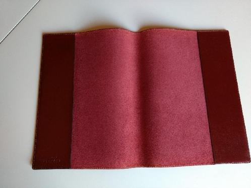 Couverture de livre en cuir Delvaux, Bijoux, Sacs & Beauté, Accessoires Autre, Utilisé, Enlèvement ou Envoi