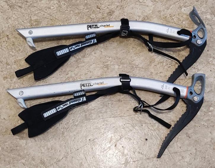Piolets PETZL "Charlet" 50cm, Sports & Fitness, Escalade, Enlèvement