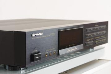 Pioneer F-737 High-end tuner beschikbaar voor biedingen