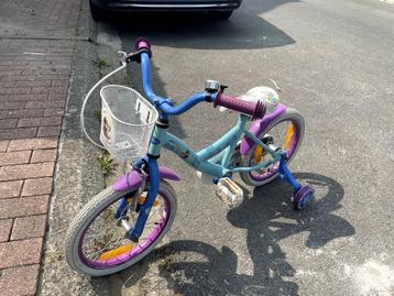 Vélo fille18 pouces  disponible aux enchères