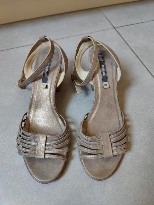 Lederen sandalen met hak 'Alberto Fermani' maat 40, Kleding | Dames, Schoenen, Zo goed als nieuw, Sandalen of Muiltjes, Beige